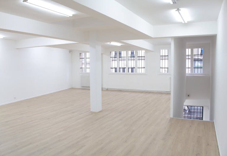 Galerie d'art lumineuse situ�e en bordure du Marais face � Merci - Image 2