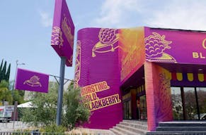 Beautiful Open Store in West Hollywood - Image 9