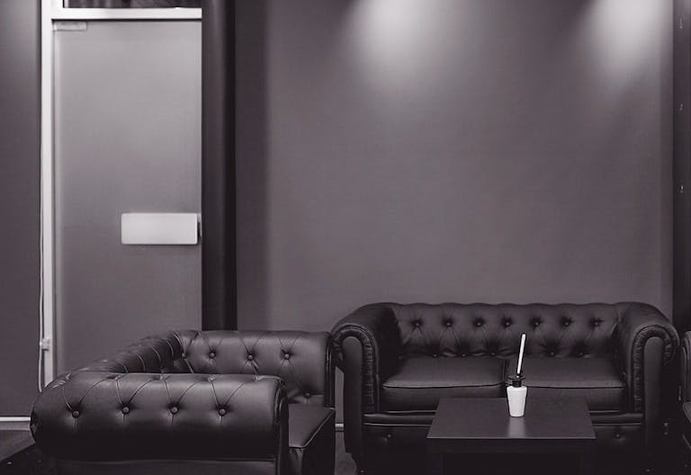 Studio Photo Boutique in Paris - Image 2