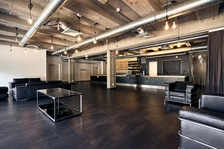 Large Retail & Experience Floor Near Alexanderplatz - Image 4