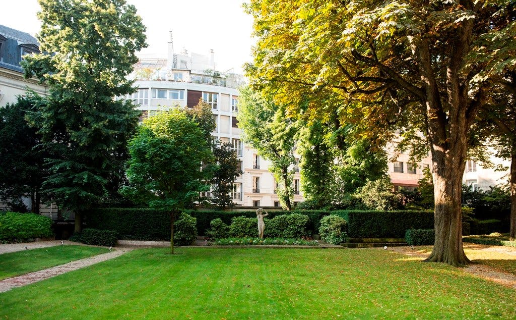 812 sqm Unique Showroom and Event Space in Paris 8th