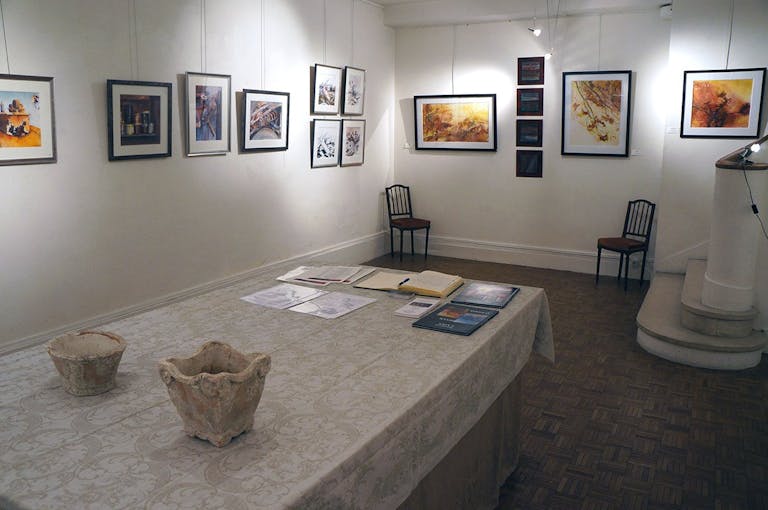 Sophisticated Gallery near Le Bon March� - Image 3