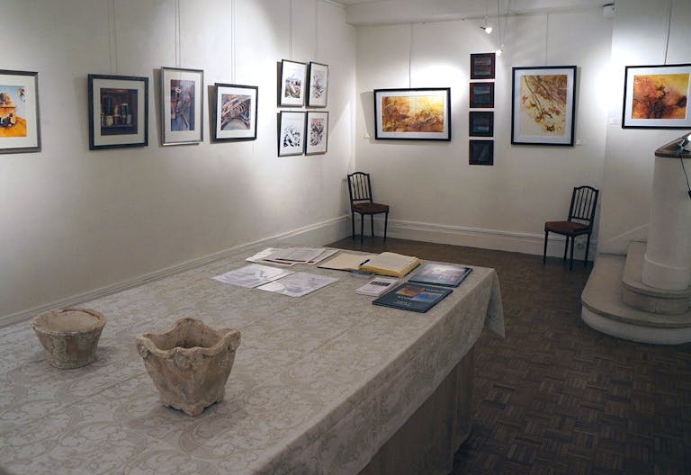 Sophisticated Gallery near Le Bon March� - Image 3