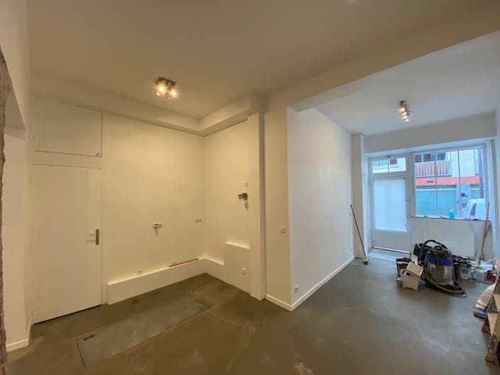 An atypical loft-style space near Montmartre - Image 3