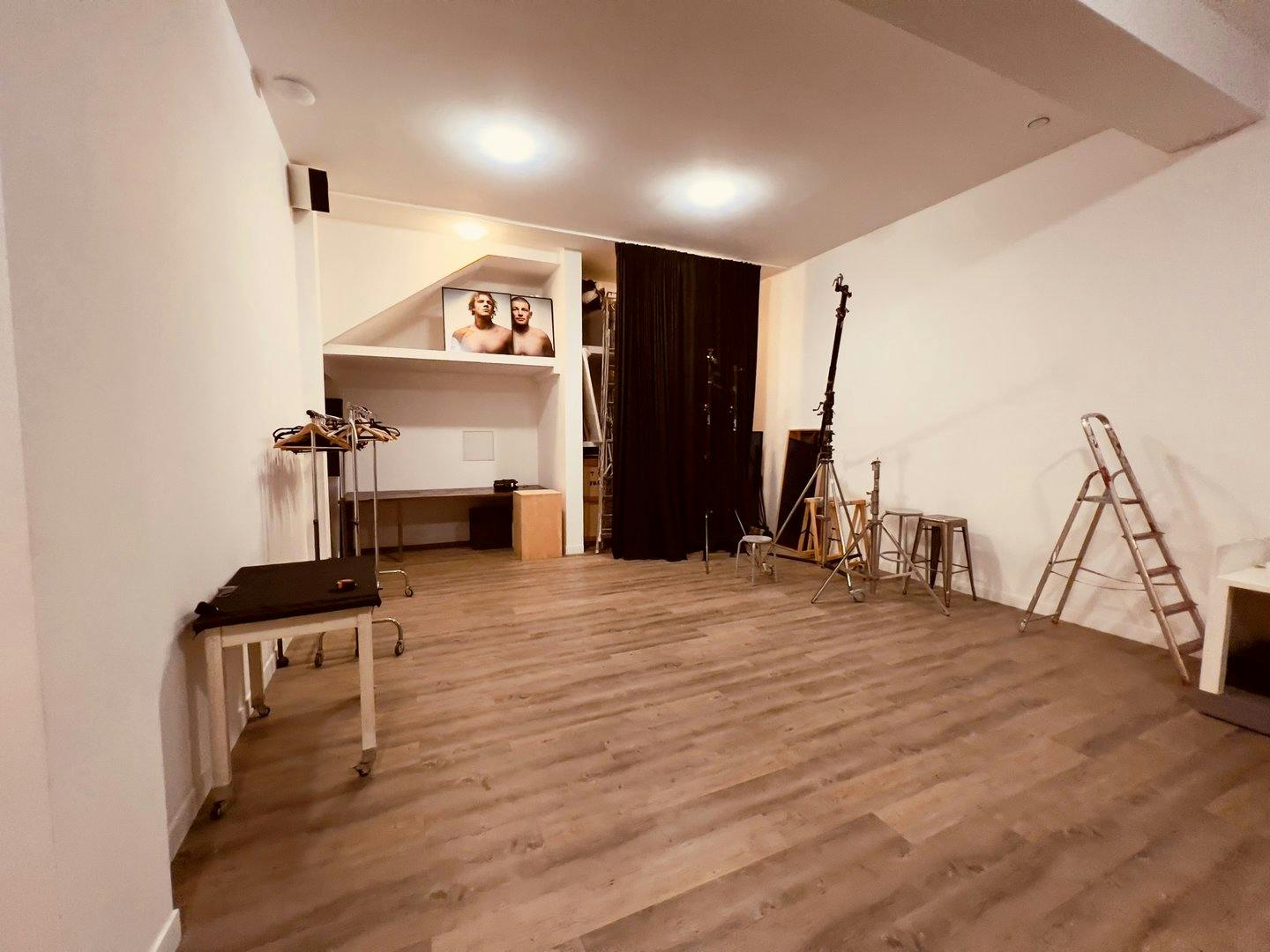 280 sqm Modular Studio and Photo Atelier in Bagnolet