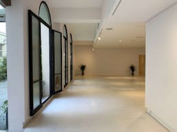 400m2 Showroom - Image 2
