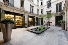 Chic Parisian Apartment – Fashion Showroom, Paris Champs-Élysées  - Image 34