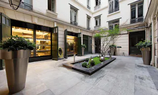 Chic Parisian Apartment – Fashion Showroom, Paris Champs-Élysées - Image 34