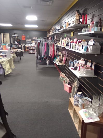 Space in a storefront that has several other vendors-North Fort-Wayne Indiana - Image 2