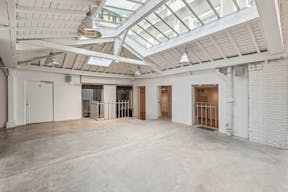 Event Showroom & Boutique in Le Marais - Image 10