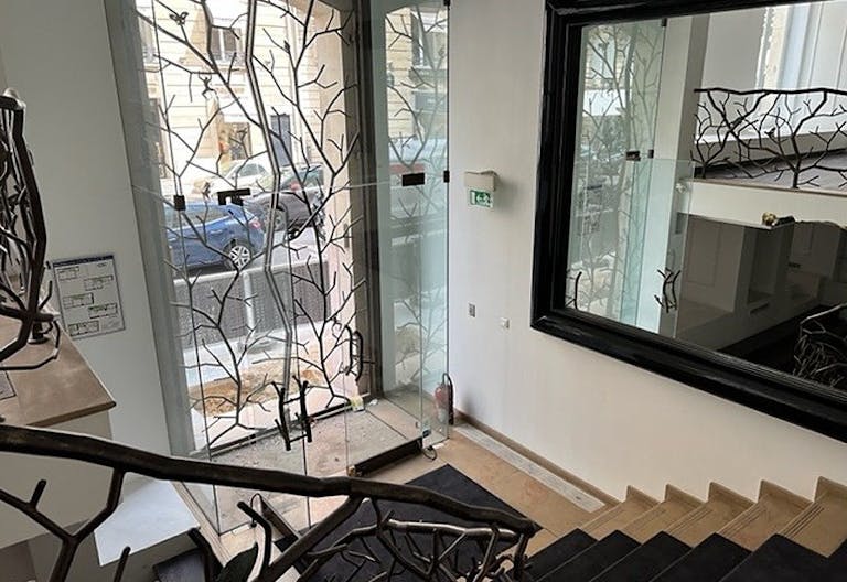 Prime Location Boutique - Triangle d'Or Paris - Image 1