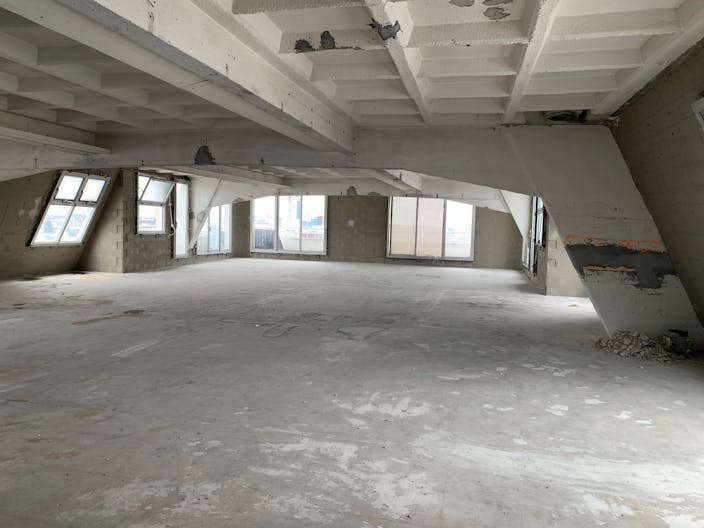 Cured Atypical Building for Rent - Nice Volume - Paris Le Marais - Image 1