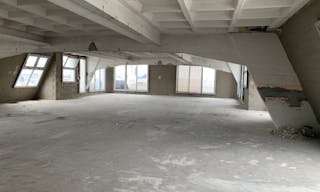 Cured Atypical Building for Rent - Nice Volume - Paris Le Marais - Image 1