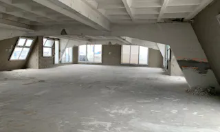 Cured Atypical Building for Rent - Nice Volume - Paris Le Marais - Image 1