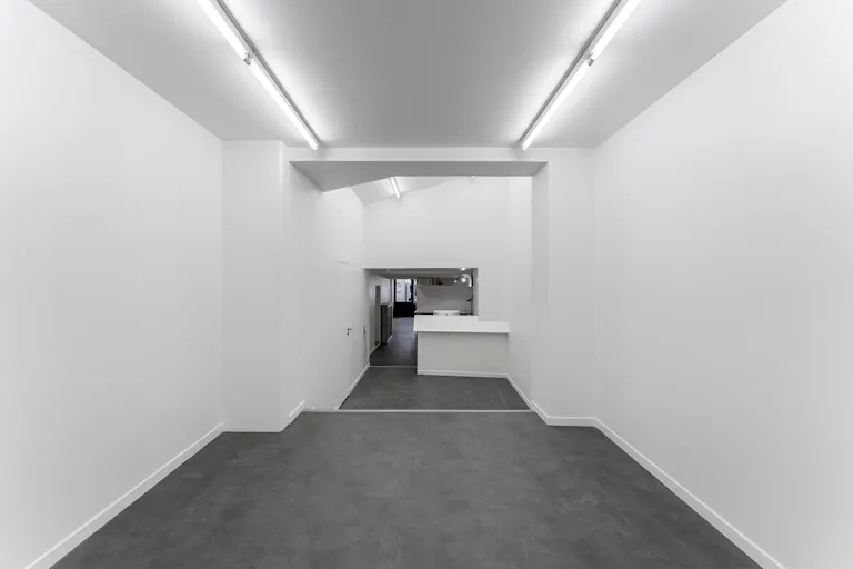 Stylish Le Marais Boutique - Image 2