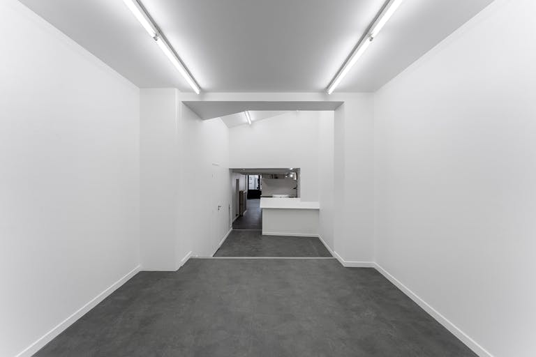 Stylish Le Marais Boutique - Image 2