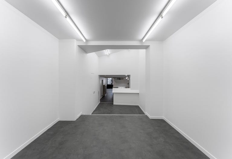 Stylish Le Marais Boutique - Image 2