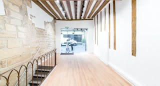 Pop Up Boutique on Rue Ferdinand Duval - Image 7