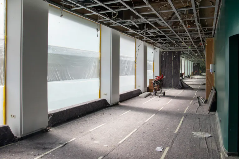 Elegant Retail Space at Historic Hotel Bristol - Image 2