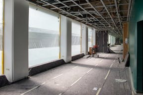 Elegant Retail Space at Historic Hotel Bristol - Image 2