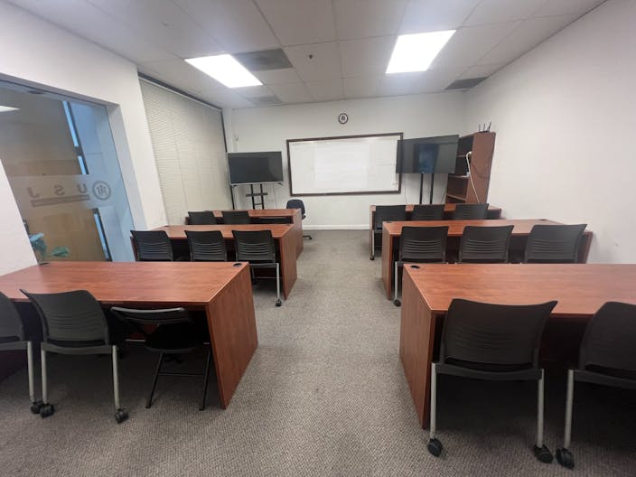 Spacious , quiet and clean room 123 at University of San Jose - Image 0