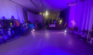 Beautiful and Versatile Open Loft Studio - Image 23