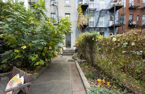 Colorful Spacious Garden Apartment - Image 29