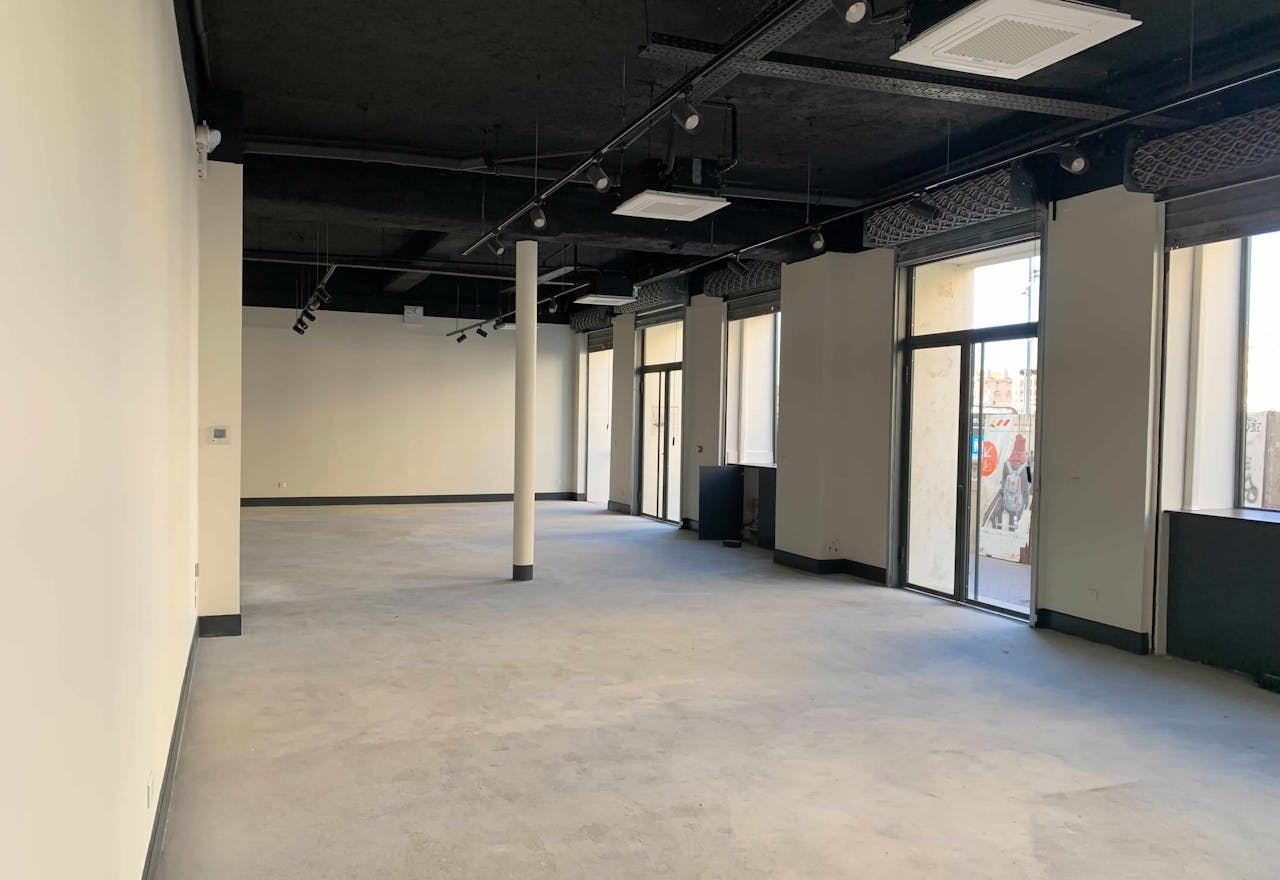 Nouvel espace à Marseille de 200m², modulable en deux cellules avec stockage. - Image 2