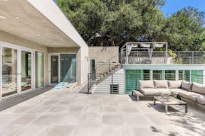 Villa in Beverly Hills - Pool - Scenic Outlook - Image 24