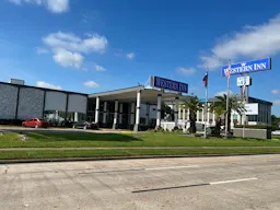 Multiple spaces for rent in the hip Houston Heights area - Image 0
