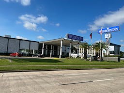 Multiple spaces for rent in the hip Houston Heights area - Image 0