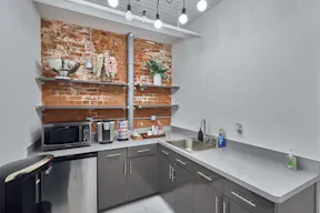 Spacious Daylight Studio & Event Venue in Lower East Side - Image 9