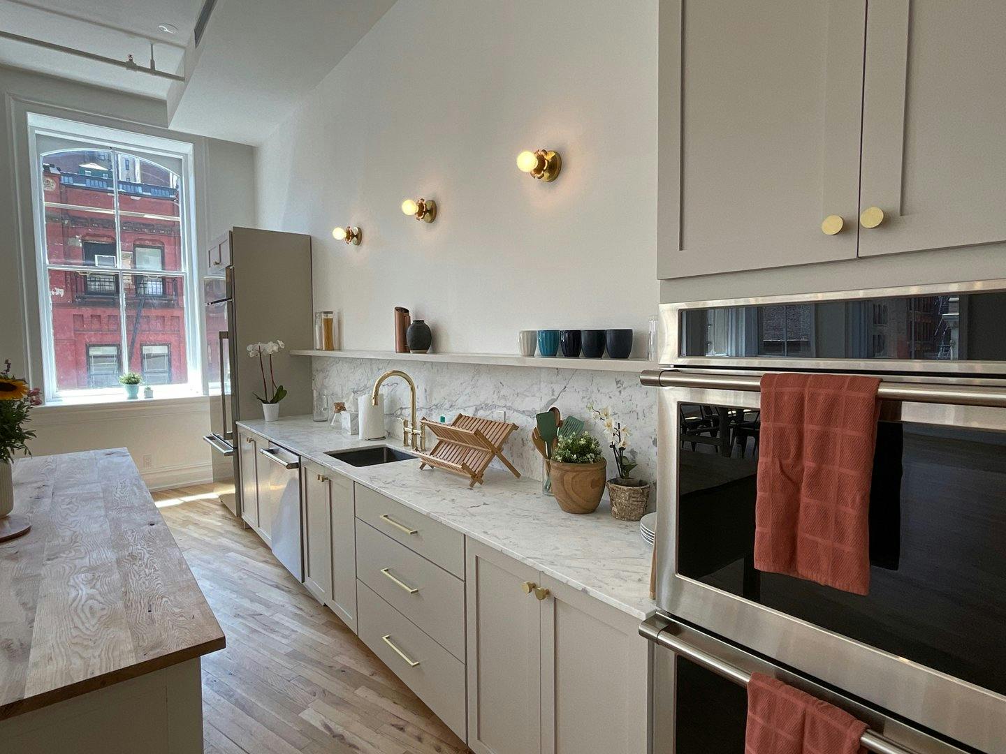 Sun-Filled Corner Loft with Open Plan Kitchen in New York
