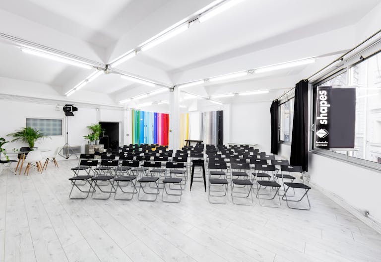 Un showroom 100% modulable dans le haut-Marais avec des volumes industriels. - Image 1
