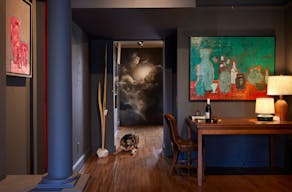 Charming Storefront - street level - Image 8
