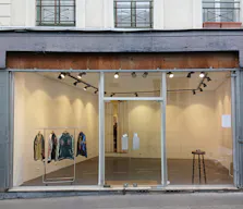 Boutique pop-up lumineuse avec une vitrine exceptionnelle au cœur du Marais - Image 3