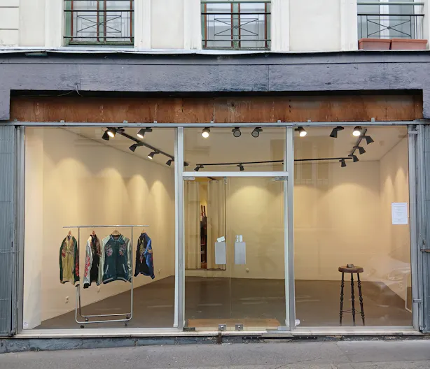 Boutique pop-up lumineuse avec une vitrine exceptionnelle au cœur du Marais - Image 3