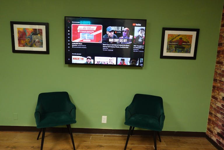 CONTENT CREATOR LOUNGE - Image 4