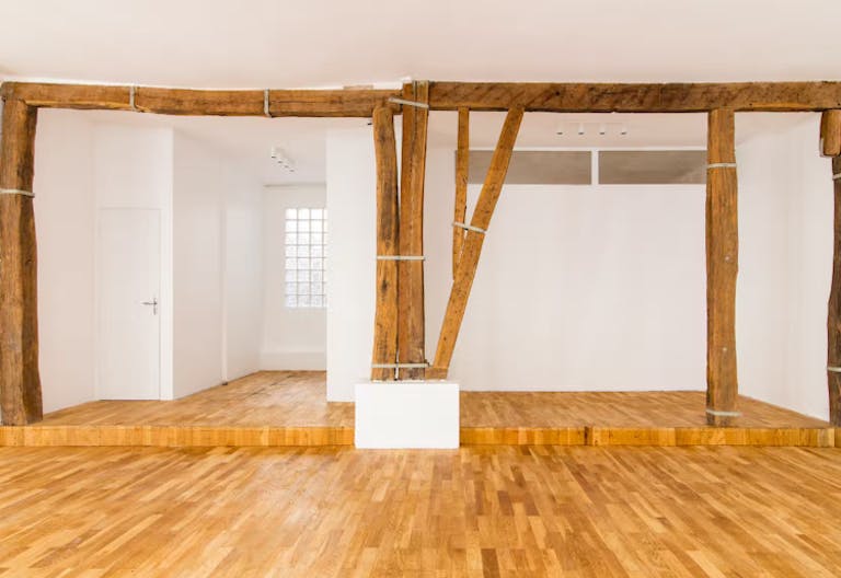 Bright Pop Up Boutique in Pigalle - Image 2