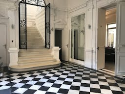 Private Mansion near Saint-Lazare - Image 1