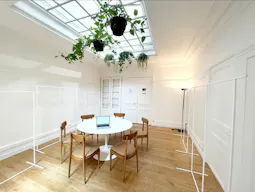 Splendid showroom rue Saint Honoré - Place Vendôme, in the heart of Paris fashion & culture district. - Image 9