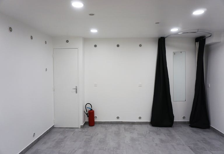 Élégante Boutique Ephémère Rose à Paris - Image 4