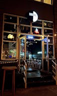 Intimate Williamsburg Cafe & Bar Social House - Image 1