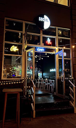 Intimate Williamsburg Cafe & Bar Social House - Image 1
