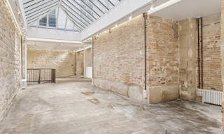 Un espace Pierre blanche, brique et verrière dans le Grand Marais - Image 5