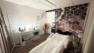 Beautiful SPA with two big rooms and a reception - Image 3