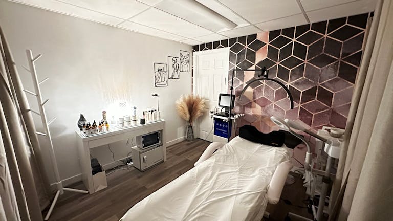Beautiful SPA with two big rooms and a reception - Image 3