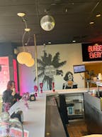 Prime corner space on Melrose - best pop up space in LA. - Image 4