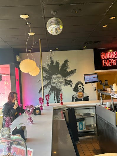 Prime corner space on Melrose - best pop up space in LA. - Image 4