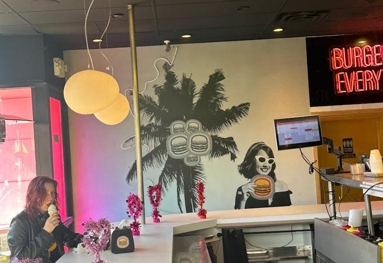 Prime corner space on Melrose - best pop up space in LA. - Image 4